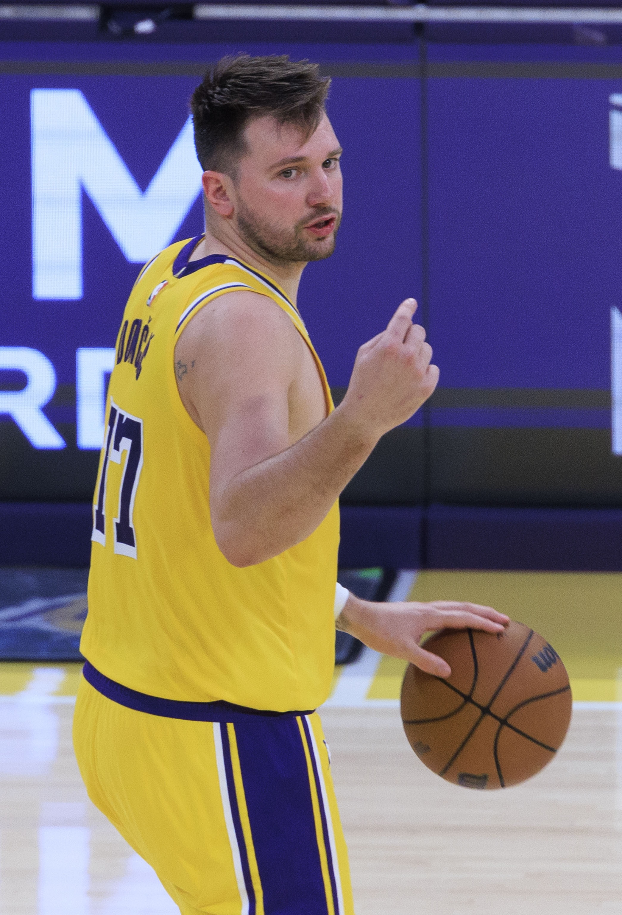 c7.app东契奇在巴塞罗那比赛中关键助攻，逆转引发热议！的简单介绍